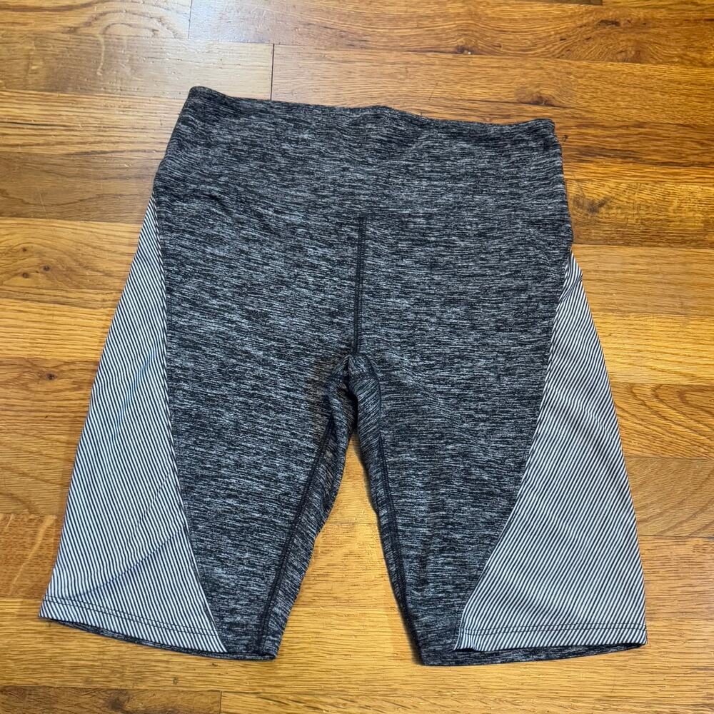 Free People Movement Women’s XS Heathered Gray Striped Monochrome Shorts